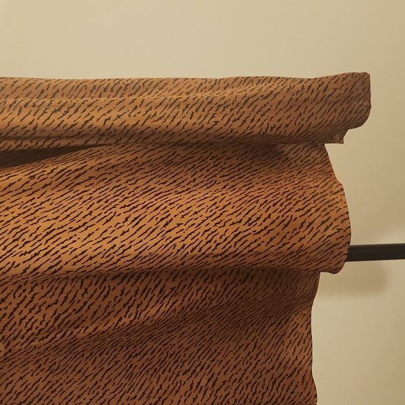 Banana Republic Satin Zebra Blouse Size L - Picture 8 of 13